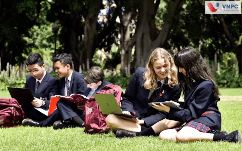 Macquarie Grammar School